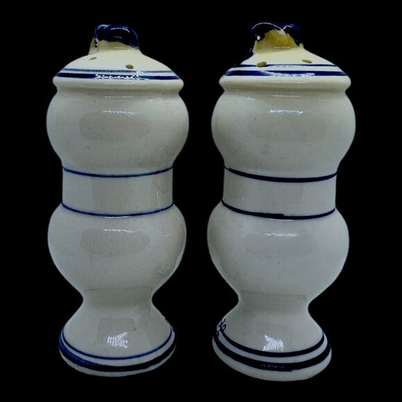 Vintage ARNARD Blue Onion All Spice & Chive Shakers White & Blue Flowers 4.25" - Picture 3 of 13
